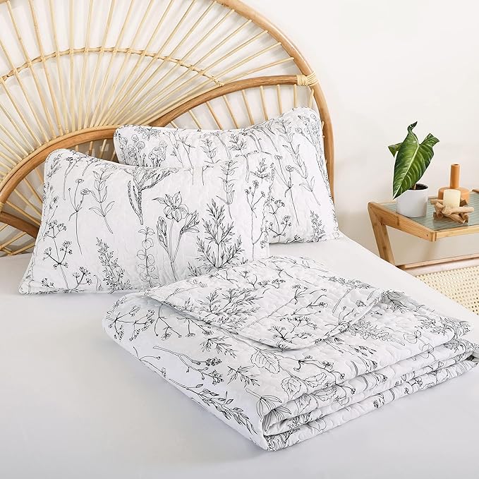 JANZAA Twin Quilt White Quilt Bed Spread Boho Quilt with Floral Pattern Microfiber Quilts Set 2 Pieces Lightweight Comforter Reversible Bedding Set 1Quilt(66x90 inches),1 Pillowcase