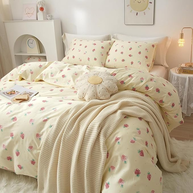 HighBuy Full Size Comforter Set Beige with Strawberry Pattern for Girls Teens Kawaii Bedding Set 3 Piece Cute Full Size Comforter Fluffy with 2 Pillowcases,Kids Boys Comforter Skin Friendly
