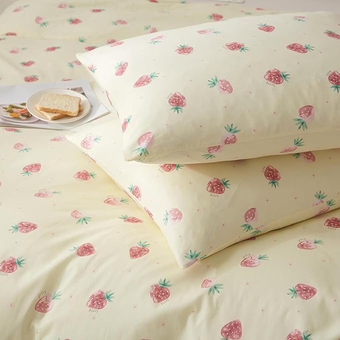 LifeTB Girls Strawberry Comforter Set Queen Cute Kids Fruit Bedding Set Beige Cream Strawberry Pattern Kawaii Comforter for Teens Boys Soft Fluffy Queen Comforter Set with 2 Pillowcases
