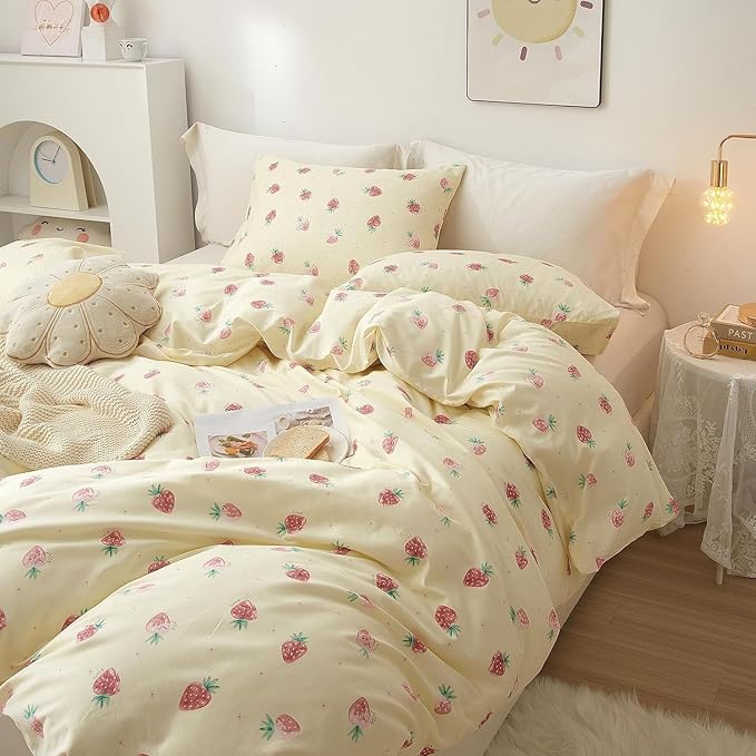 HighBuy Full Size Comforter Set Beige with Strawberry Pattern for Girls Teens Kawaii Bedding Set 3 Piece Cute Full Size Comforter Fluffy with 2 Pillowcases,Kids Boys Comforter Skin Friendly
