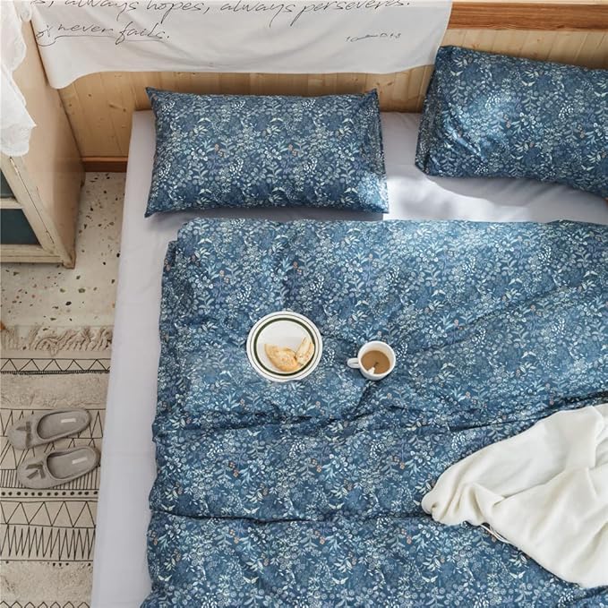 VM VOUGEMARKET Blue Comforter Queen,Elegant Flower Botanical Bedding Set Soft Lightweight Microfiber Floral Comforter Set for All Season (1 Comforter, 2 Pillowcases)