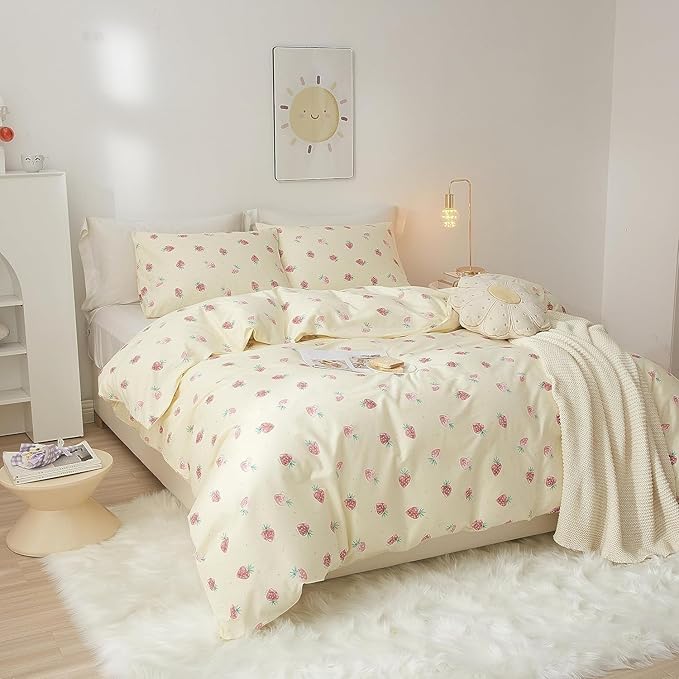 HighBuy Full Size Comforter Set Beige with Strawberry Pattern for Girls Teens Kawaii Bedding Set 3 Piece Cute Full Size Comforter Fluffy with 2 Pillowcases,Kids Boys Comforter Skin Friendly