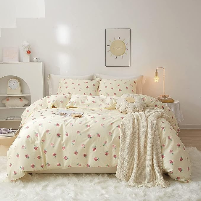 LifeTB Girls Strawberry Comforter Set Queen Cute Kids Fruit Bedding Set Beige Cream Strawberry Pattern Kawaii Comforter for Teens Boys Soft Fluffy Queen Comforter Set with 2 Pillowcases