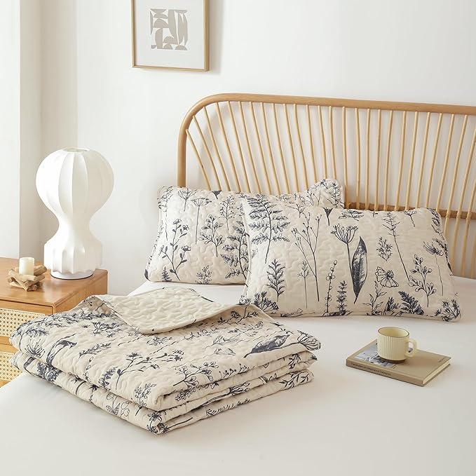 JANZAA Twin Quilt Beige Quilt Bed Spread Boho Quilt with Floral Pattern Microfiber Quilts Set 2 Pieces Lightweight Comforter Reversible Bedding Set,1Quilt 66x90 inches,1 Pillowcase
