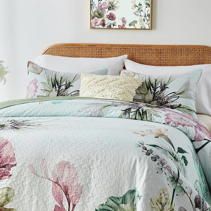 Yogeneg King Size Quilt Set, Elegant Floral Botanical Pattern Green Bedding Set,3 Piece Lightweight Soft Summer Bedspread Coverlet with 2 PIillow Sham for All Season(Green Floral,110"x96")