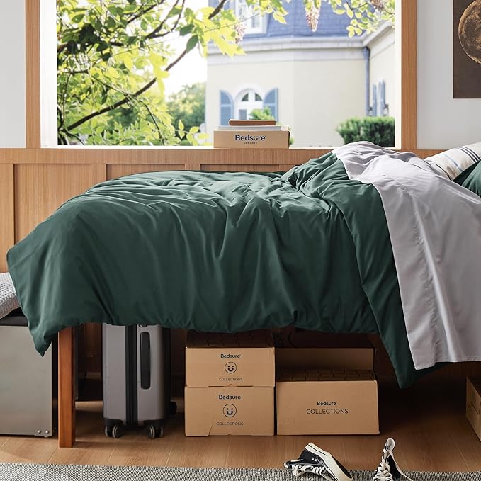 Bedsure Duvet Cover Twin/Twin XL Size - Soft Double Brushed Bedding Set for Kids & Adults, Zipper Closure, 2 Pieces, Includes 1 Duvet Cover (68"x90") & 1 Pillow Sham, NO Comforter, Forest Green
