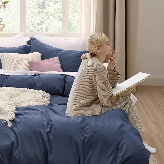 Bedsure Navy Duvet Cover Queen Size Only - Prewashed Extra Soft All Season Bedding, Includes 1 Duvet Cover 90x90 Inches with Zipper Closure, Comforter Not Included