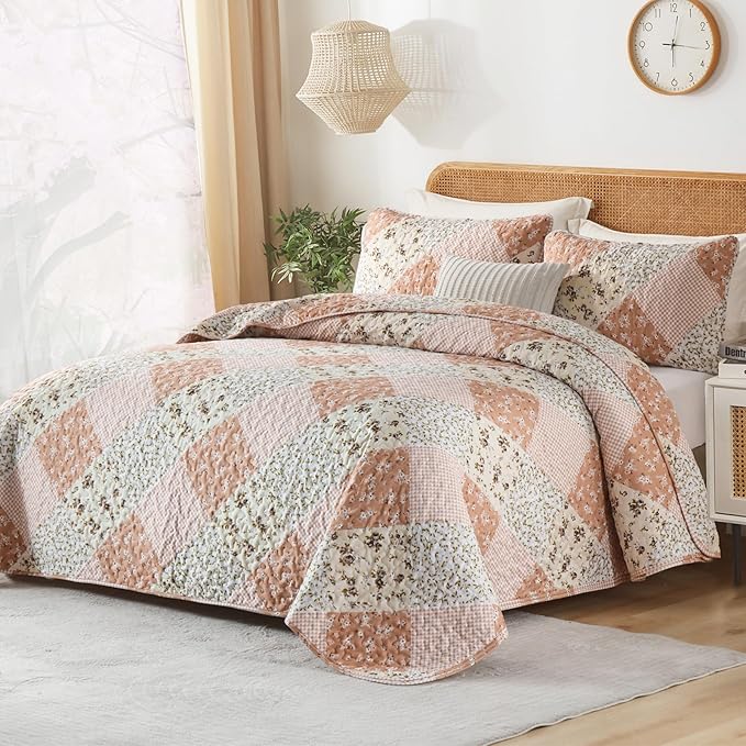 Dinjoy Floral Plaid Patchwork Quilt Set King Size, Reversible Pink Bedding Set Soft Microfiber Lightweight Bedspread Coverlet 3 Piece Fall Autumn Summer Use (110x90 inches)