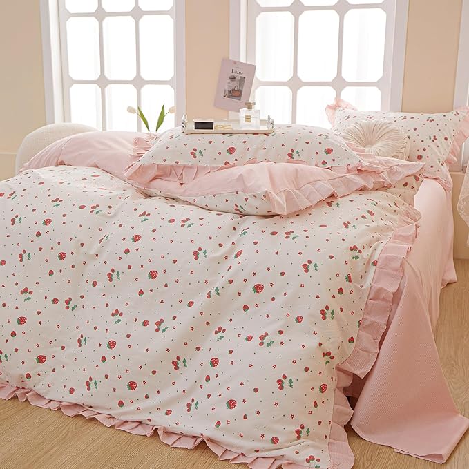VM VOUGEMARKET Strawberry Comforter Set Twin,Cute Ruffle Comforter with 2 Pillowcases Fluffy Reversible Kids Girls Bedding Comforter Set for All Seasons(3pcs,Twin XL)
