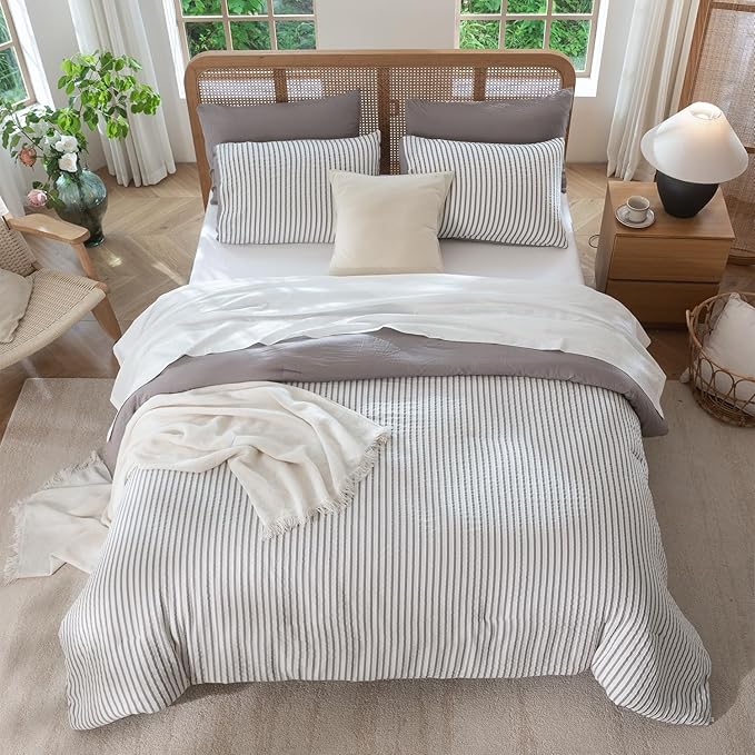 Duvet Cover Queen Size Grayish Purple Striped Soft Washed Microfiber Jacquard 3 Pieces Bedding Set, Purple White Vertical Ticking Stripes Pattern Comforter Cover, Breathable Durable Comfy