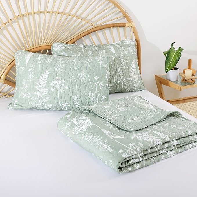 JANZAA Quilt King Size Sage Green Quilt Bed Spread Boho Quilt with Floral Pattern Microfiber Quilts Set 3 Pieces Lightweight Comforter Reversible Bedding Set 1 King Size Quilts and 2 Pillowcases
