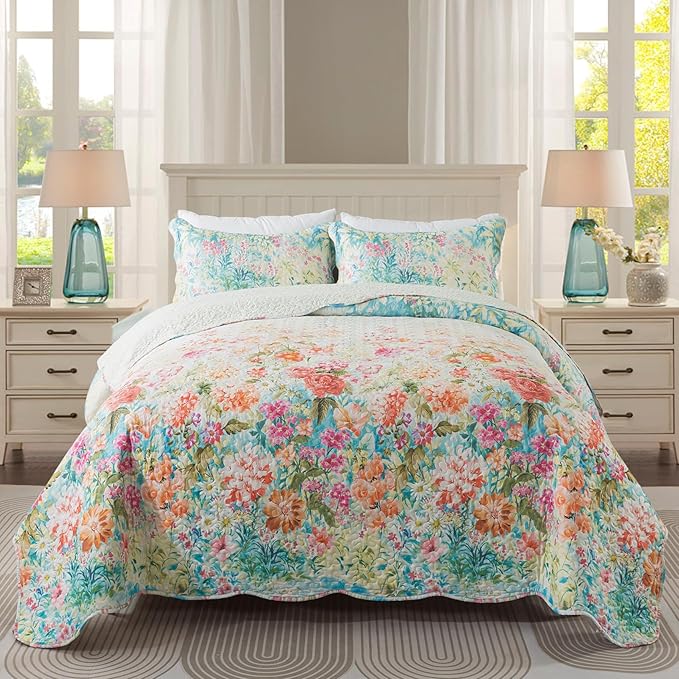 Travan Bedding Set - King Quilt Set with 1 Quilt and 2 Shams, Dream Garden-Champagne, Microfiber, All Season, 3 Pieces