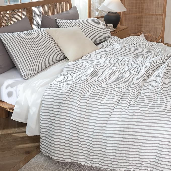 Duvet Cover Queen Size Grayish Purple Striped Soft Washed Microfiber Jacquard 3 Pieces Bedding Set, Purple White Vertical Ticking Stripes Pattern Comforter Cover, Breathable Durable Comfy