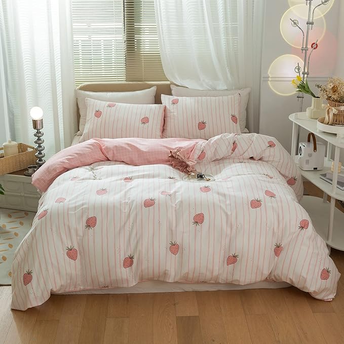 LifeTB Pink Strawberry Duvet Cover Kids Girl Kawaii Print Bedding Set Queen 1 Duvet Cover with 2 Pillowcases Cotton Strawberry Comforter Cover Lovely Soft Full Bedding Set with Zipper and Corner Ties