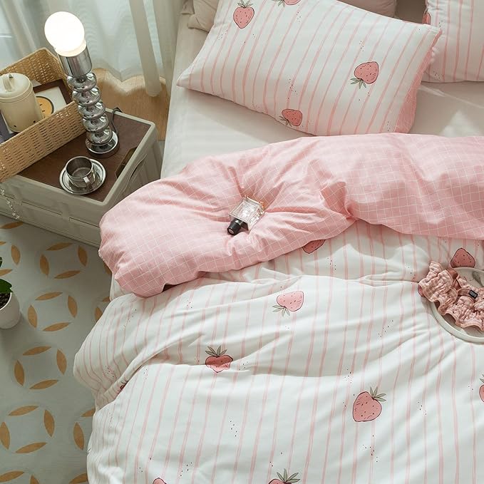 Cute Strawberry Duvet Cover Twin XL Soft 100% Cotton Pink Strawberry Bedding Sets Lightweight Kids Fruit Duvet Cover for Boys Girls Kawaii Bedroom Decor Reversible Pink Plaid Twin XL Bedding Set