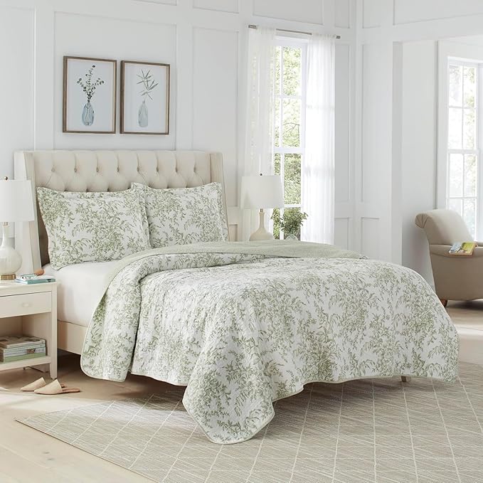 Laura Ashley - Queen Quilt Set, Soft & Reversible Cotton Floral Bedding with a Medium Weight Feel, 3 Piece Bed Set with Matching Pillowcases (Bedford Green/Off-White)