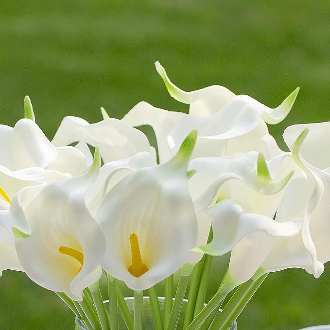ENOVA HOME 20 Pieces Artificial Real Touch Lilies Flower Arrangement in Glass Vase with Faux Water for Home Decoration (White)