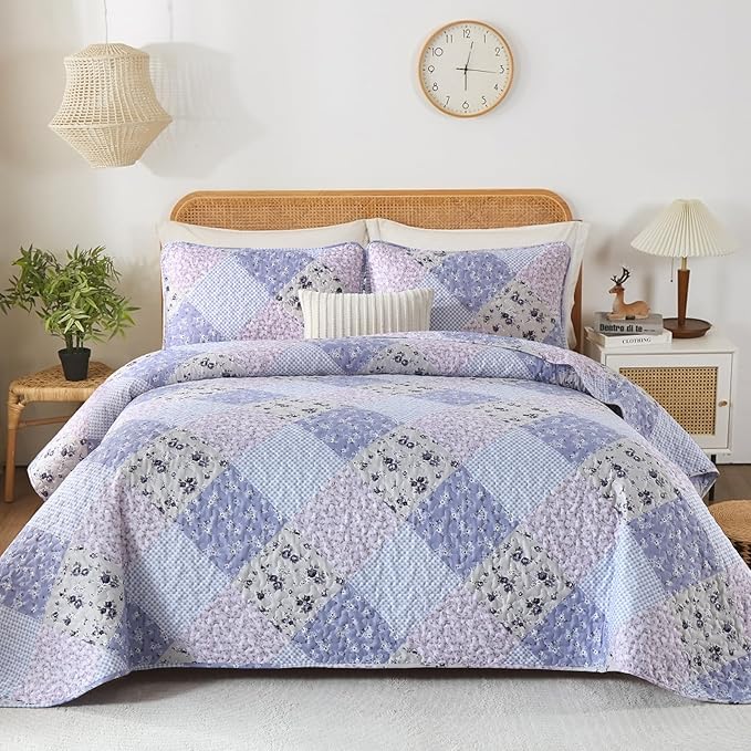 Dinjoy Floral Plaid Patchwork Quilt Set King Size, Reversible Lavender Bedding Set Soft Microfiber Lightweight Bedspread Coverlet 3 Piece Fall Autumn Summer Use (110x90 inches)