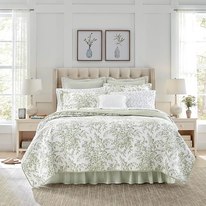 Laura Ashley - Queen Quilt Set, Soft & Reversible Cotton Floral Bedding with a Medium Weight Feel, 3 Piece Bed Set with Matching Pillowcases (Bedford Green/Off-White)