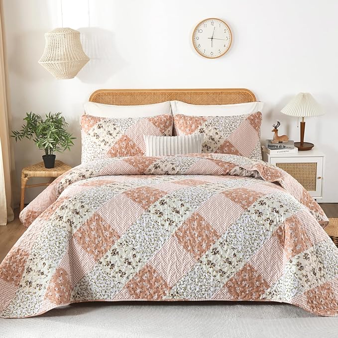 Dinjoy Floral Plaid Patchwork Quilt Set King Size, Reversible Pink Bedding Set Soft Microfiber Lightweight Bedspread Coverlet 3 Piece Fall Autumn Summer Use (110x90 inches)