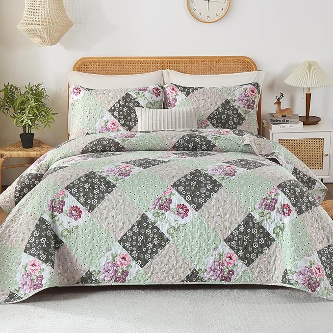 Dinjoy Floral Plaid Patchwork Quilt Set King Size, Reversible Green Bedding Set Soft Microfiber Lightweight Bedspread Coverlet 3 Piece Fall Autumn Summer Use (110x90 inches)