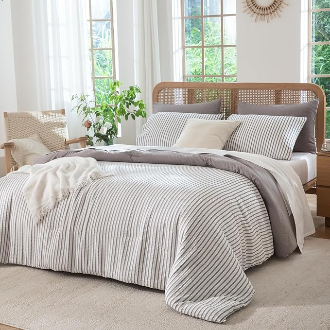 Duvet Cover Queen Size Grayish Purple Striped Soft Washed Microfiber Jacquard 3 Pieces Bedding Set, Purple White Vertical Ticking Stripes Pattern Comforter Cover, Breathable Durable Comfy
