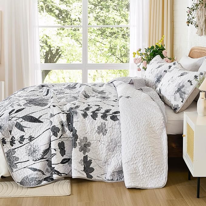 Anibedding Grey Quilt Set Queen, Floral Bedspread Soft Microfiber Lightweight Queen Size Quilt Bedding Sets Flower Coverlet for All Season(Queen, 96"x90")