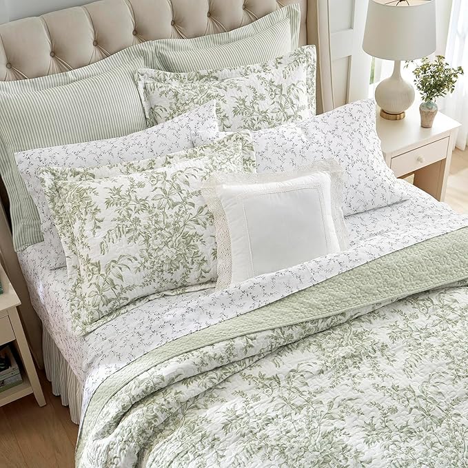Laura Ashley - Queen Quilt Set, Soft & Reversible Cotton Floral Bedding with a Medium Weight Feel, 3 Piece Bed Set with Matching Pillowcases (Bedford Green/Off-White)