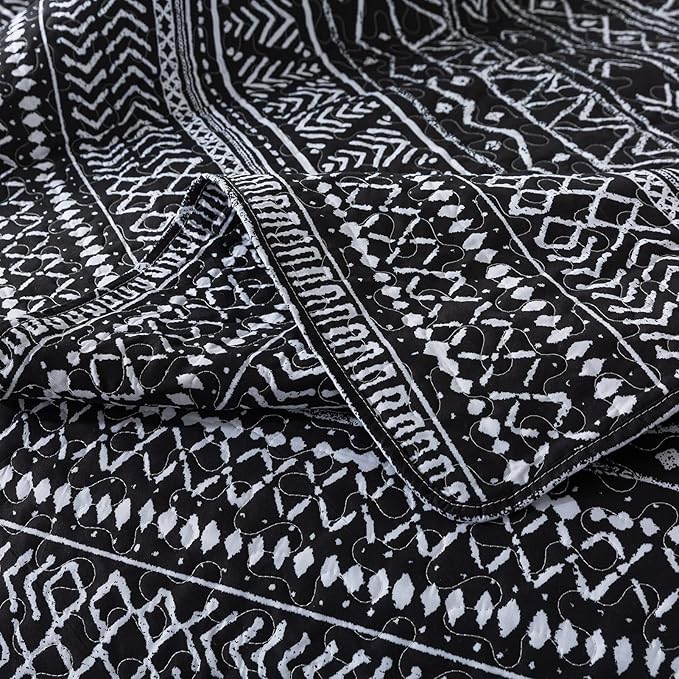 Travan 3-Piece Queen Quilt Set Striped Pattern Microfiber Soft Lightweight Bedding Set with Shams for All Season, Black Strips, Queen Size