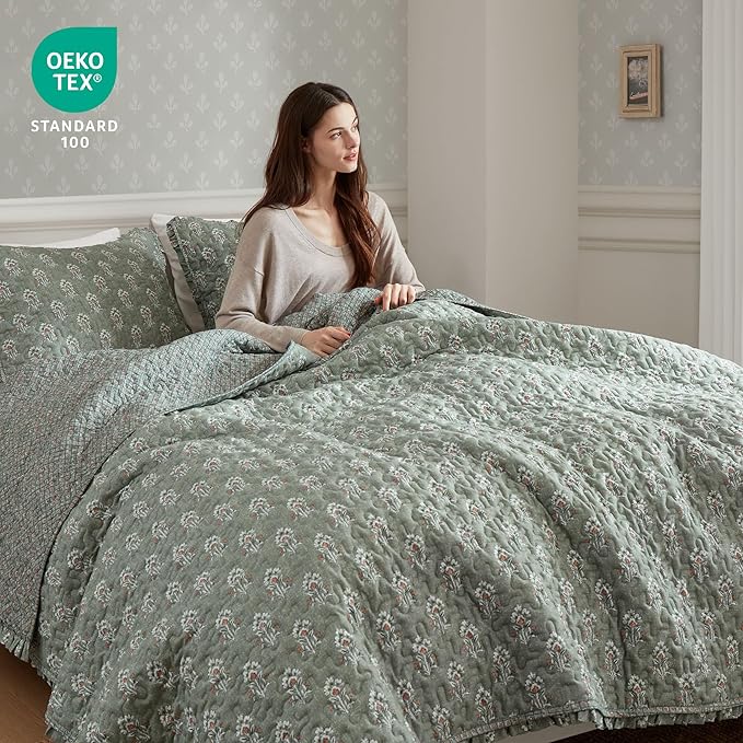 Madison Park Vintage Floral Quilt Set King Size, Reversible Bedding & Lightweight Bedspread Set, Traditional Block Print Coverlets with Ruffled Edge, 3-Piece with 2 Shams, Sage Green