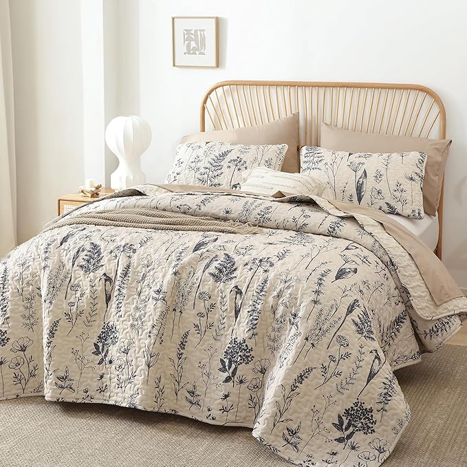 JANZAA Twin Quilt Beige Quilt Bed Spread Boho Quilt with Floral Pattern Microfiber Quilts Set 2 Pieces Lightweight Comforter Reversible Bedding Set,1Quilt 66x90 inches,1 Pillowcase