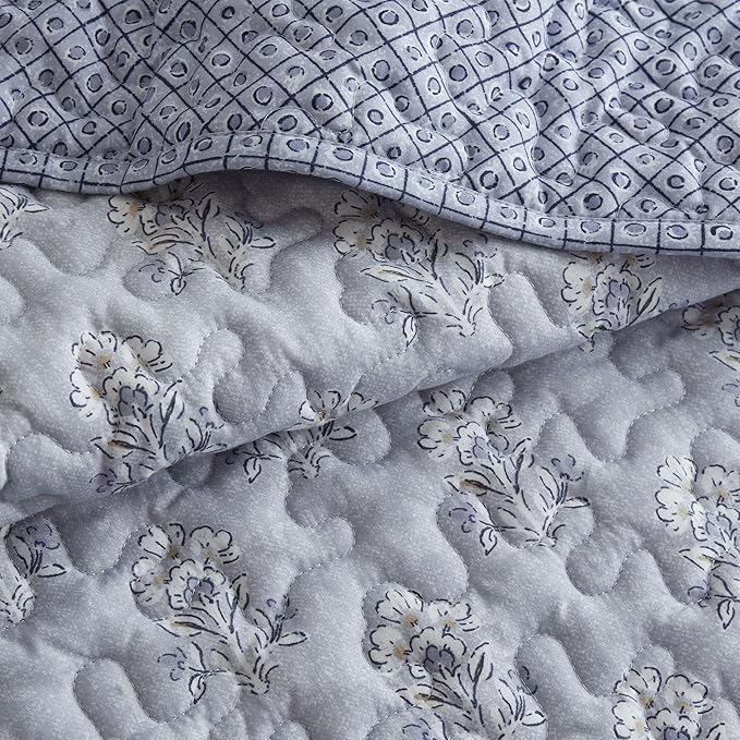 Madison Park Vintage Floral Quilt Set Queen Size, Reversible Bedding & Lightweight Bedspread Set, Traditional Block Print Coverlets with Ruffled Edge, 3-Piece with 2 Shams, Blue