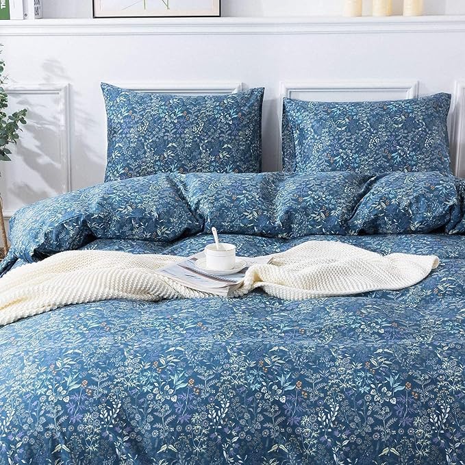 VM VOUGEMARKET Blue Comforter Queen,Elegant Flower Botanical Bedding Set Soft Lightweight Microfiber Floral Comforter Set for All Season (1 Comforter, 2 Pillowcases)