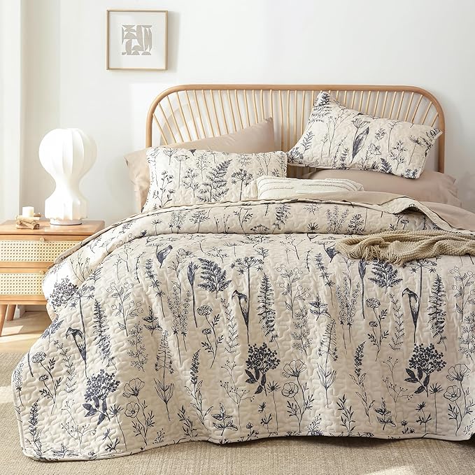 JANZAA Quilts Queen Size Beige Quilt Botanical with Floral Pattern Microfiber Bedspreads Queen Size 3 Pieces Lightweight Comforter Reversible Bedding Set, 1 Quilt 90x90 inches, 2 Pillowcases