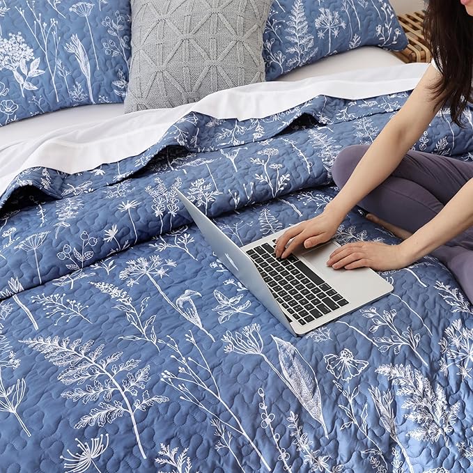 JANZAA Quilt King Size Infinity Blue Quilt Bed Spread Boho Quilt with Floral Pattern Microfiber Quilts Set 3 Pieces Lightweight Comforter Reversible Bedding Set,1Quilt 104x90 inches, 2 Pillowcases