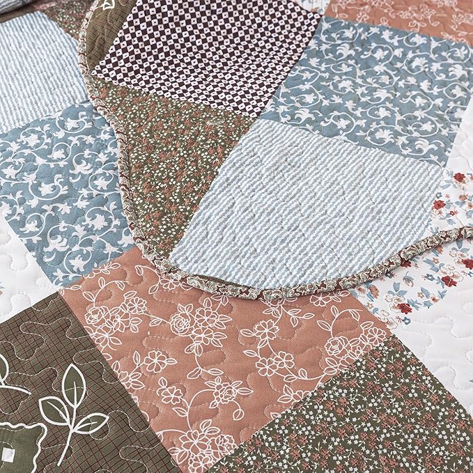 HoneiLife Quilt Set King Size - 3 Piece Microfiber Reversible Bedspreads Patchwork Coverlet Floral Bedding Set All Season Quilts- Splicing Mocha Rose