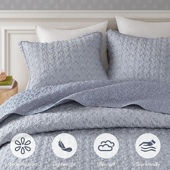 Madison Park Vintage Floral Quilt Set King Size, Reversible Bedding & Lightweight Bedspread Set, Traditional Block Print Coverlets with Ruffled Edge, 3-Piece with 2 Shams, Blue