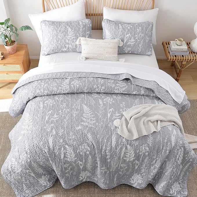 JANZAA Quilt King Size Grey Quilt Bed Spread Boho Quilt with Floral Pattern Microfiber Quilts Set 3 Pieces Lightweight Comforter Reversible Bedding Set,1 Quilt 104x90 inches, 2 Pillowcases