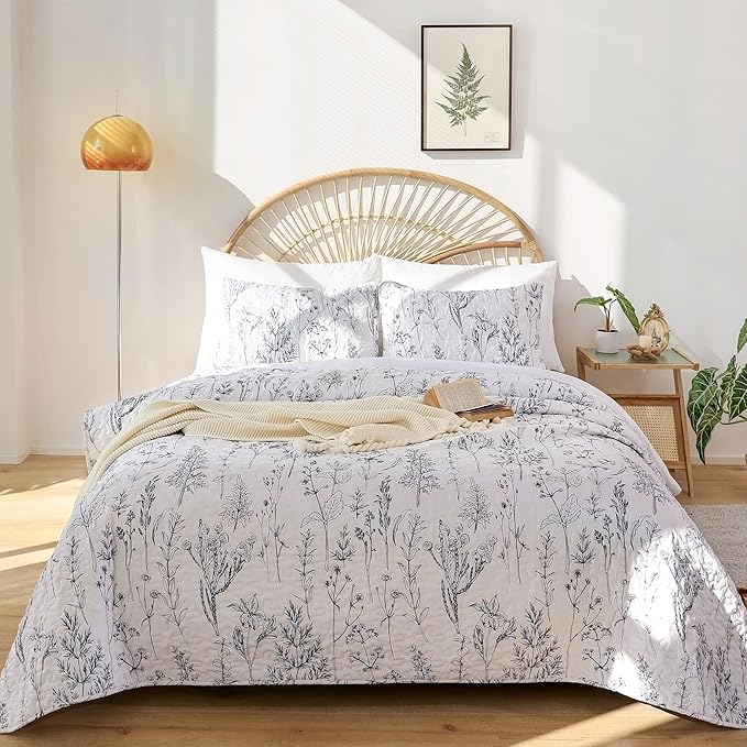 JANZAA Quilt King Size White Quilt Bed Spread Boho Quilt with Floral Pattern Microfiber Quilts Set 3 Pieces Lightweight Comforter Reversible Bedding Set 1Quilt（104x90 inches） and 2 Pillow Cases