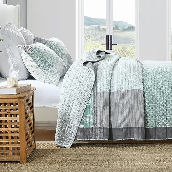 PANGUSHAN Quilt Set Queen Size, 100% Cotton Bedspread Quilt Bedding Set, Patchwork Reversible Floral Quilt for Queen Bed, Green/Grey/White Bed Spread, Lightweight Comforter for All Season, 3 Pieces