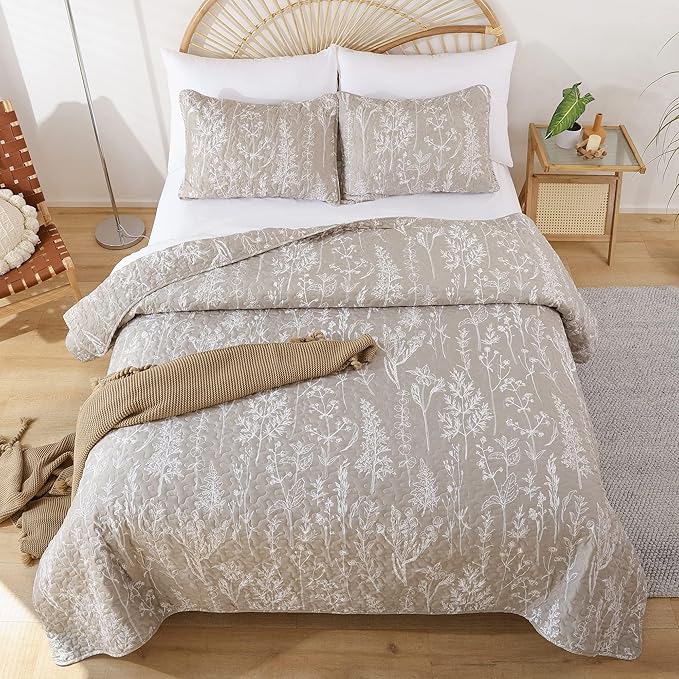 JANZAA Quilt King Size Oatmeal Quilt Bed Spread Boho Quilt with Floral Pattern Microfiber Quilts Set 3 Pieces Lightweight Comforter Reversible Bedding Set 1Quilt（104x90 inches） and 2 Pillow Cases