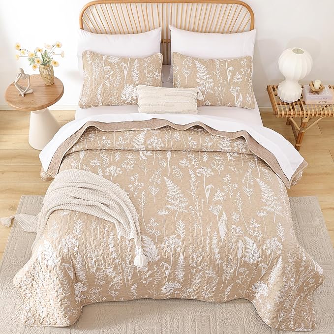 JANZAA Quilt King Size Taupe Quilt Bed Spread Boho Quilt with Floral Pattern Microfiber Quilts Set 3 Pieces Lightweight Comforter Reversible Bedding Set 1 King Size Quilt and 2 Pillowcases