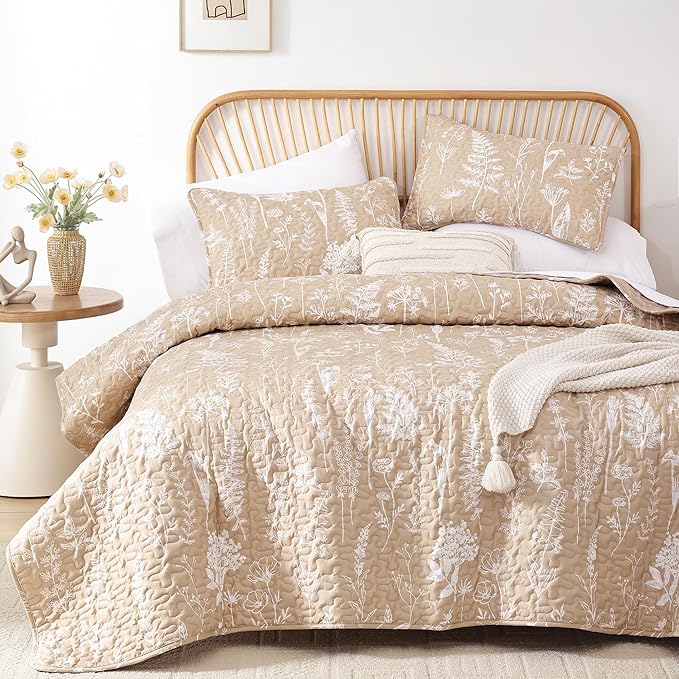 JANZAA Quilt King Size Taupe Quilt Bed Spread Boho Quilt with Floral Pattern Microfiber Quilts Set 3 Pieces Lightweight Comforter Reversible Bedding Set 1 King Size Quilt and 2 Pillowcases