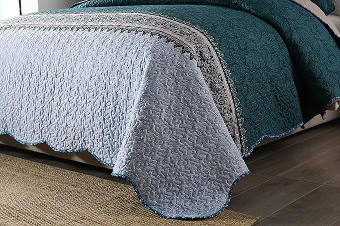 Travan 3-Piece Queen Quilt Set Quilted Bedspread Oversized Microfiber Soft Lightweight Bedding Set with Shams for All Season, Blue Ocean, Queen Size
