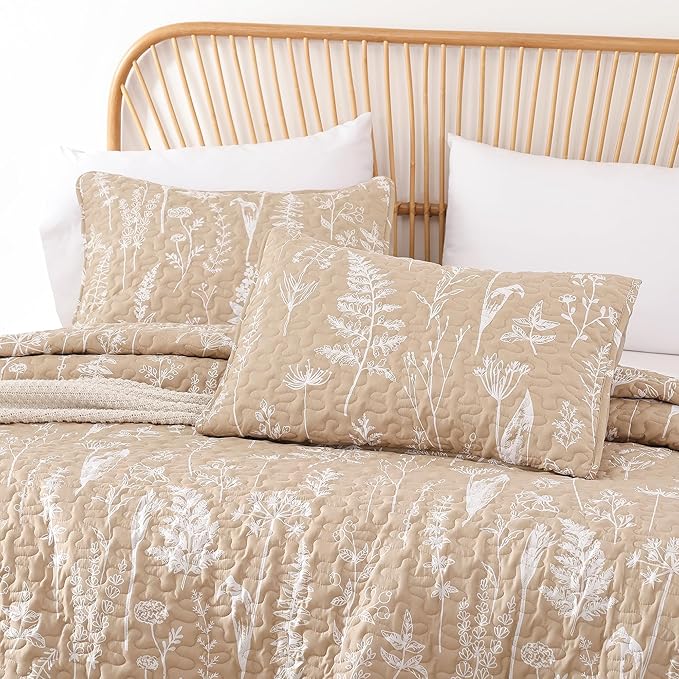 JANZAA Quilt King Size Taupe Quilt Bed Spread Boho Quilt with Floral Pattern Microfiber Quilts Set 3 Pieces Lightweight Comforter Reversible Bedding Set 1 King Size Quilt and 2 Pillowcases