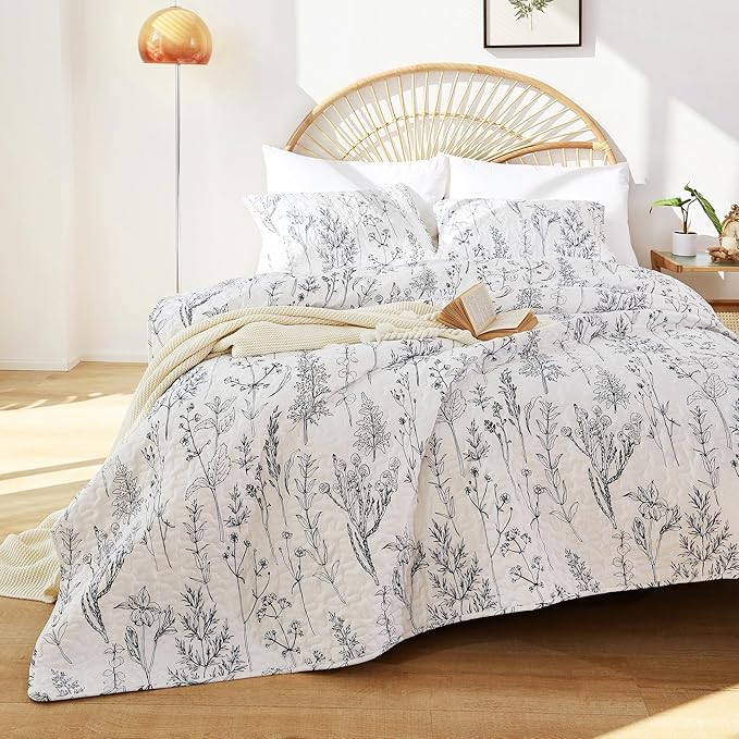 JANZAA Quilts Queen Size White Floral Bed Spread with Black Botanical Pattern Boho Queen Quilt Bedding Set Soft Lightweight Microfiber All Season (2 Pillow Cases)