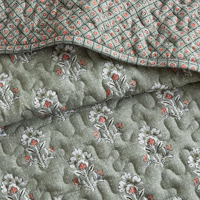 Madison Park Vintage Floral Quilt Set Queen Size, Reversible Bedding & Lightweight Bedspread Set, Traditional Block Print Coverlets with Ruffled Edge, 3-Piece with 2 Shams, Sage Green