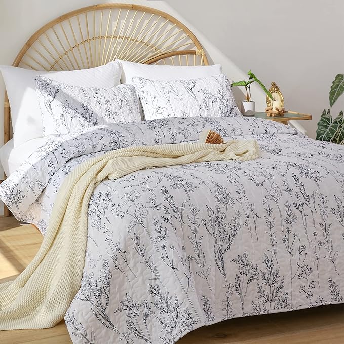JANZAA Quilts Queen Size White Floral Bed Spread with Black Botanical Pattern Boho Queen Quilt Bedding Set Soft Lightweight Microfiber All Season (2 Pillow Cases)