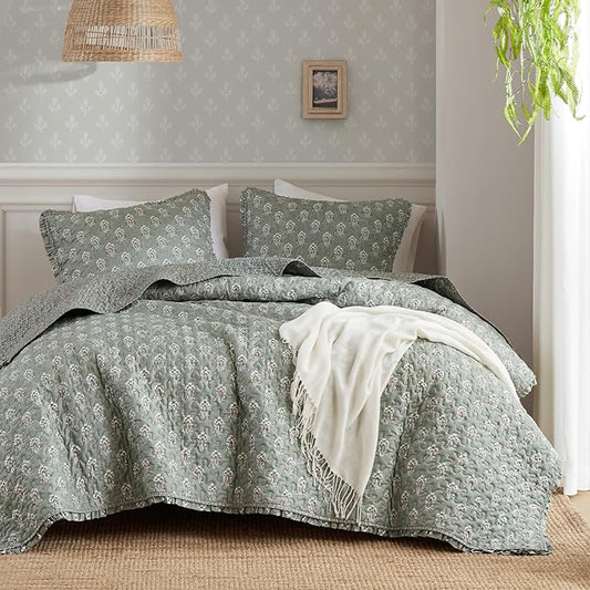 Madison Park Vintage Floral Quilt Set King Size, Reversible Bedding & Lightweight Bedspread Set, Traditional Block Print Coverlets with Ruffled Edge, 3-Piece with 2 Shams, Sage Green