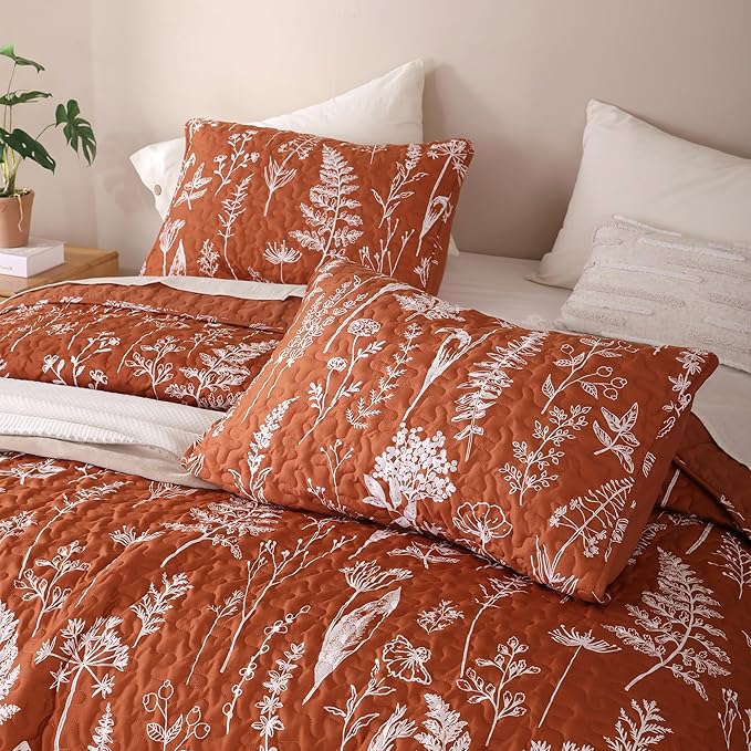 JANZAA Quilts Queen Size Floral Bed Spread Terracotta Quilts Queen Size with Botanical Pattern Burnt Orange Microfiber Bedding Set Lightweight Farmhouse (2 Pillow Cases)